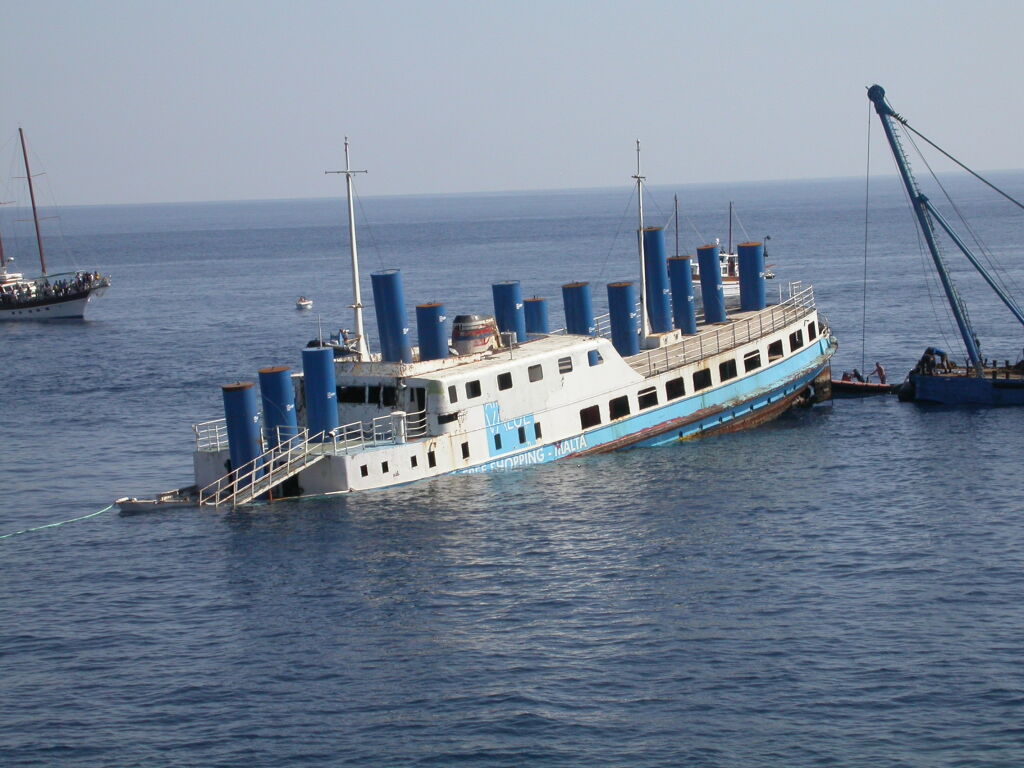 Судно видео. Видео про корабли которые тонут. MV Finnan. Wreck Diving Malta.